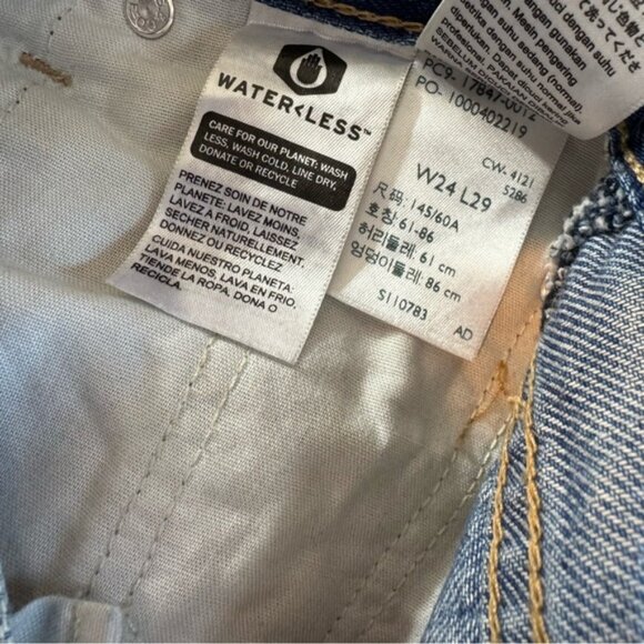 Levis High Loose Taper Mom Jeans - Picture 8 of 8
